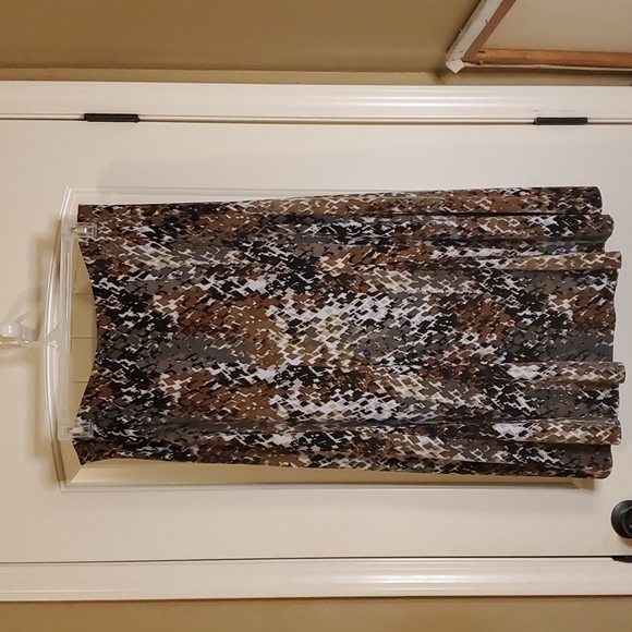 East 5th, Ladies skirt - Picture 3 of 6